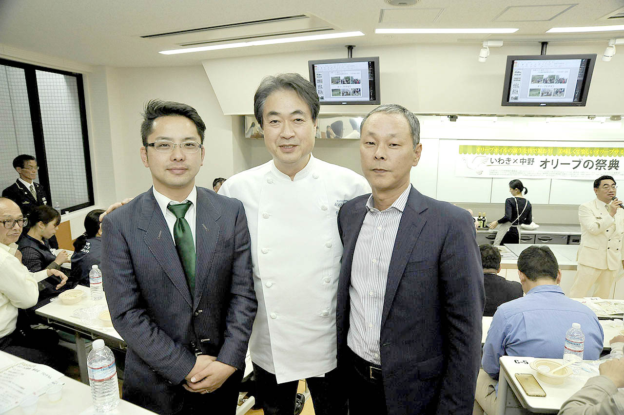 （左から）小豆島ヘルシーランドさん、日髙シェフ、高尾農園さん