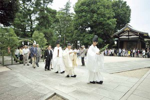 ▲茅の輪をくぐることで穢れが祓われるといわれている